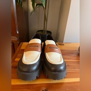 Steve Madden lug sole loafers Lawrence brown, tan, cream size 9